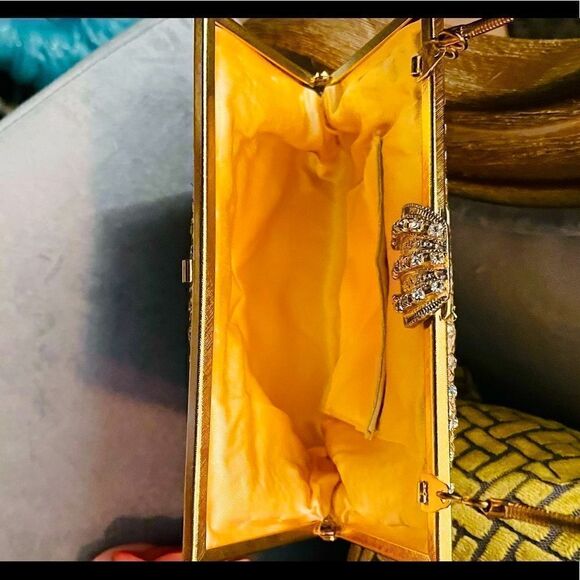 ♥️ Mid century rhinestone evening purse gold lamé beneath Swarovski Crystals!